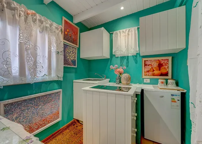 לינה וארוחת בוקר Casa Luminosa 3*
